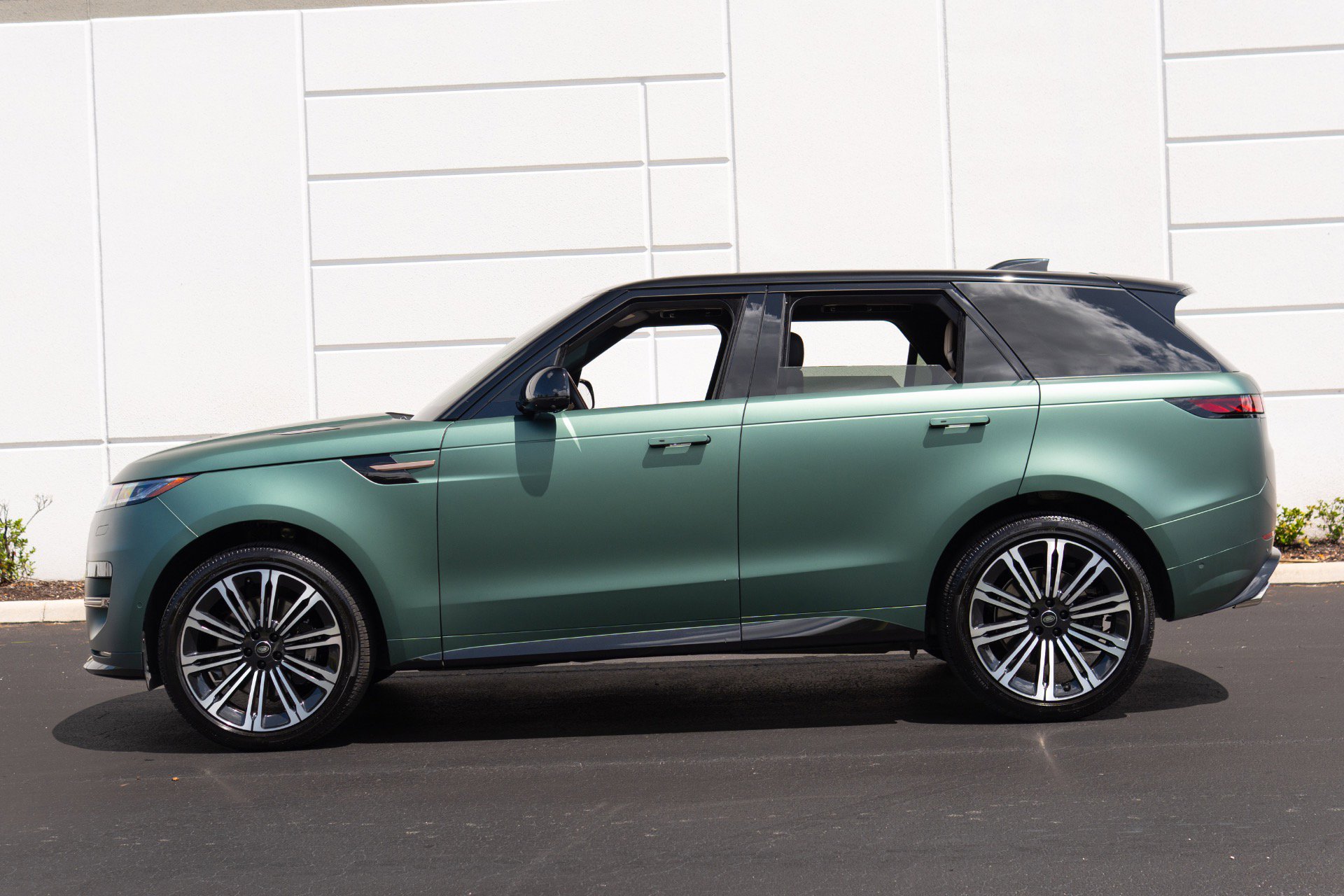 Used 2025 Land Rover Range Rover Sport Dynamic SE AWD/4WD image 21