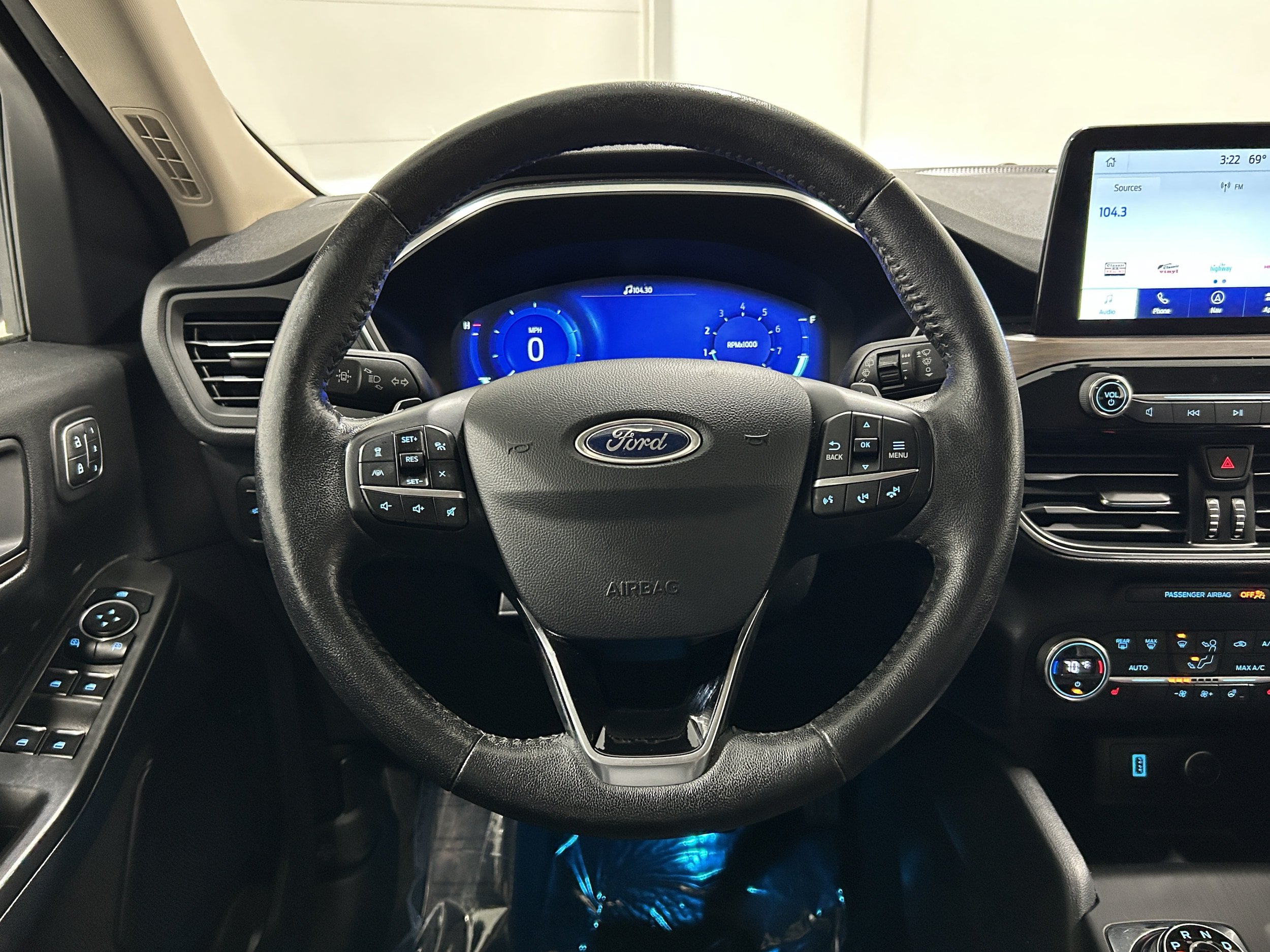 Used 2020 Ford Escape Titanium AWD/4WD image 14