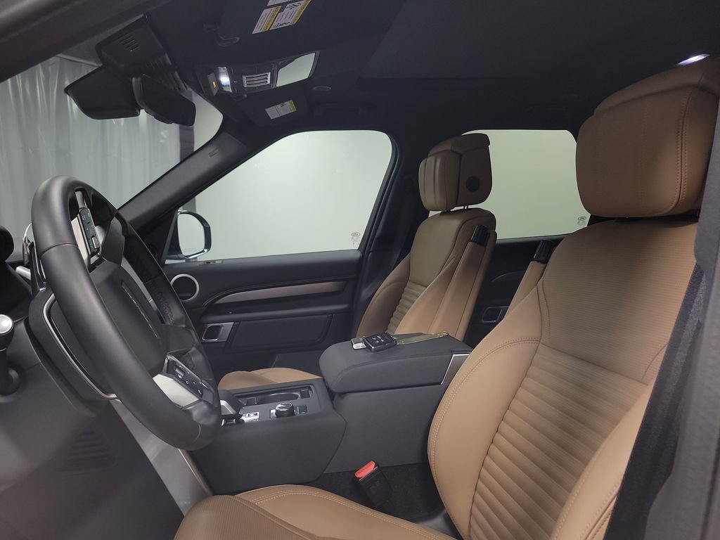 Used 2025 Land Rover Discovery Dynamic SE AWD/4WD image 15
