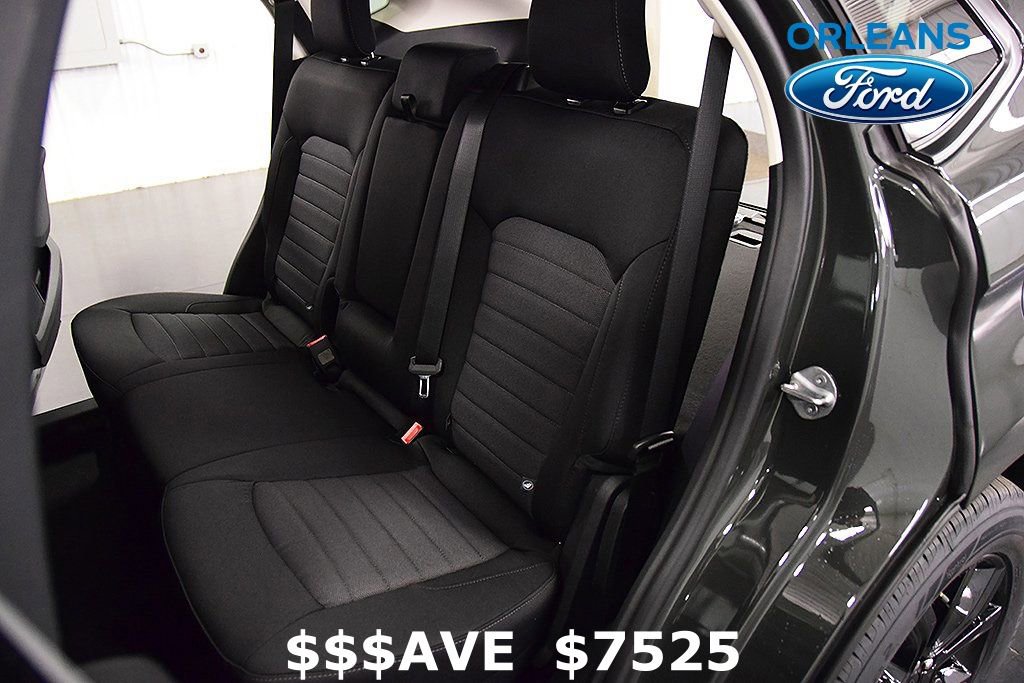 New 2024 Ford Edge SE w/ Black Appearance Package image 30