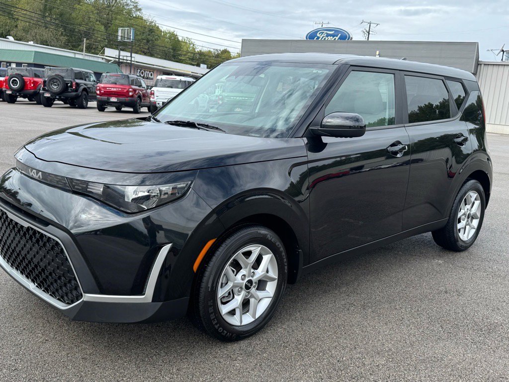 Used 2023 Kia Soul LX w/ LX Technology Package image 4