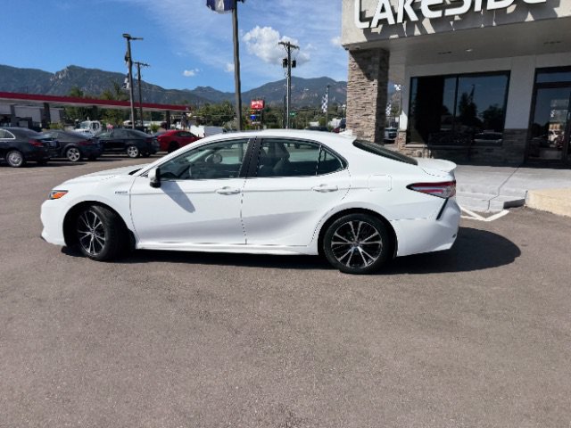 Used 2020 Toyota Camry SE w/ Sunroof Package FWD image 8