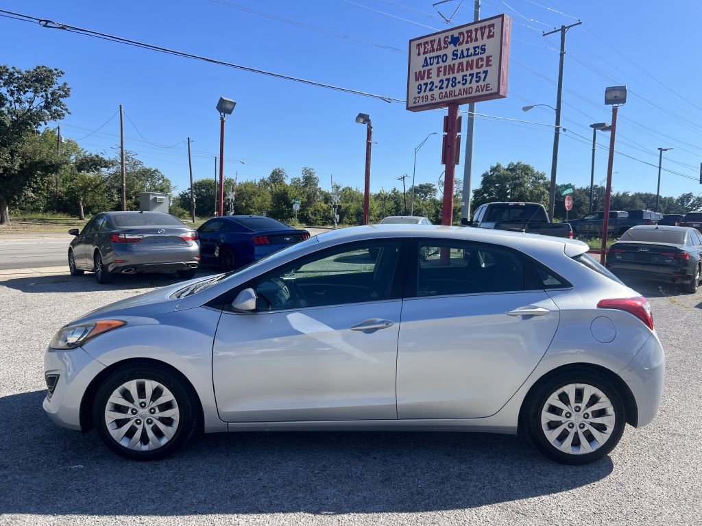 Used 2017 Hyundai Elantra GT image 8