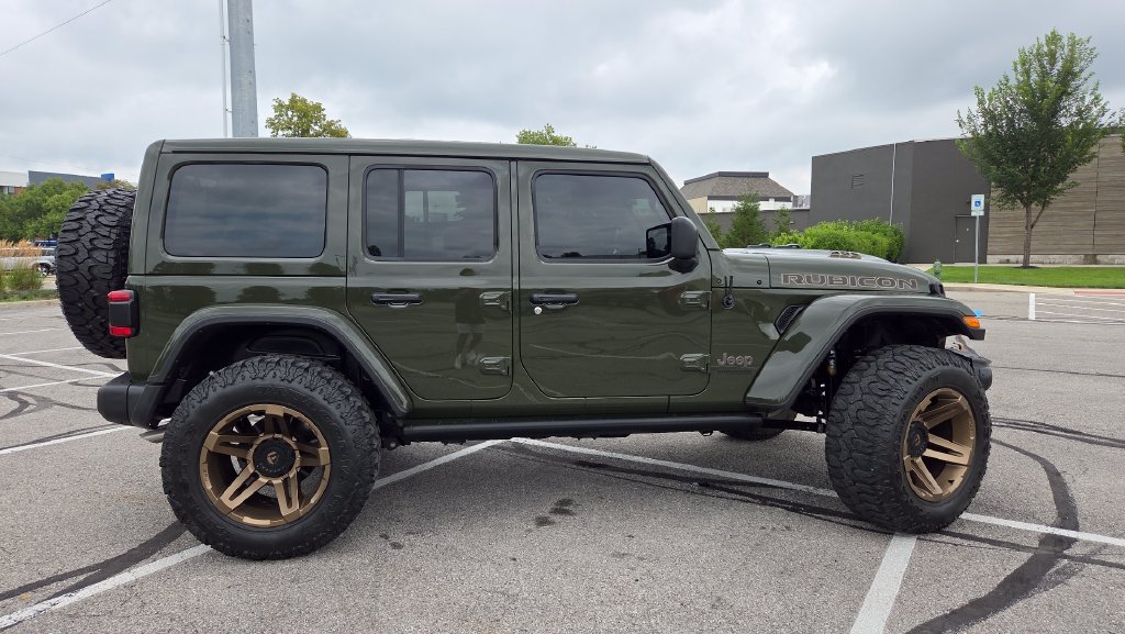 Used 2022 Jeep Wrangler Unlimited Rubicon w/ Trailer Tow Package AWD/4WD image 9