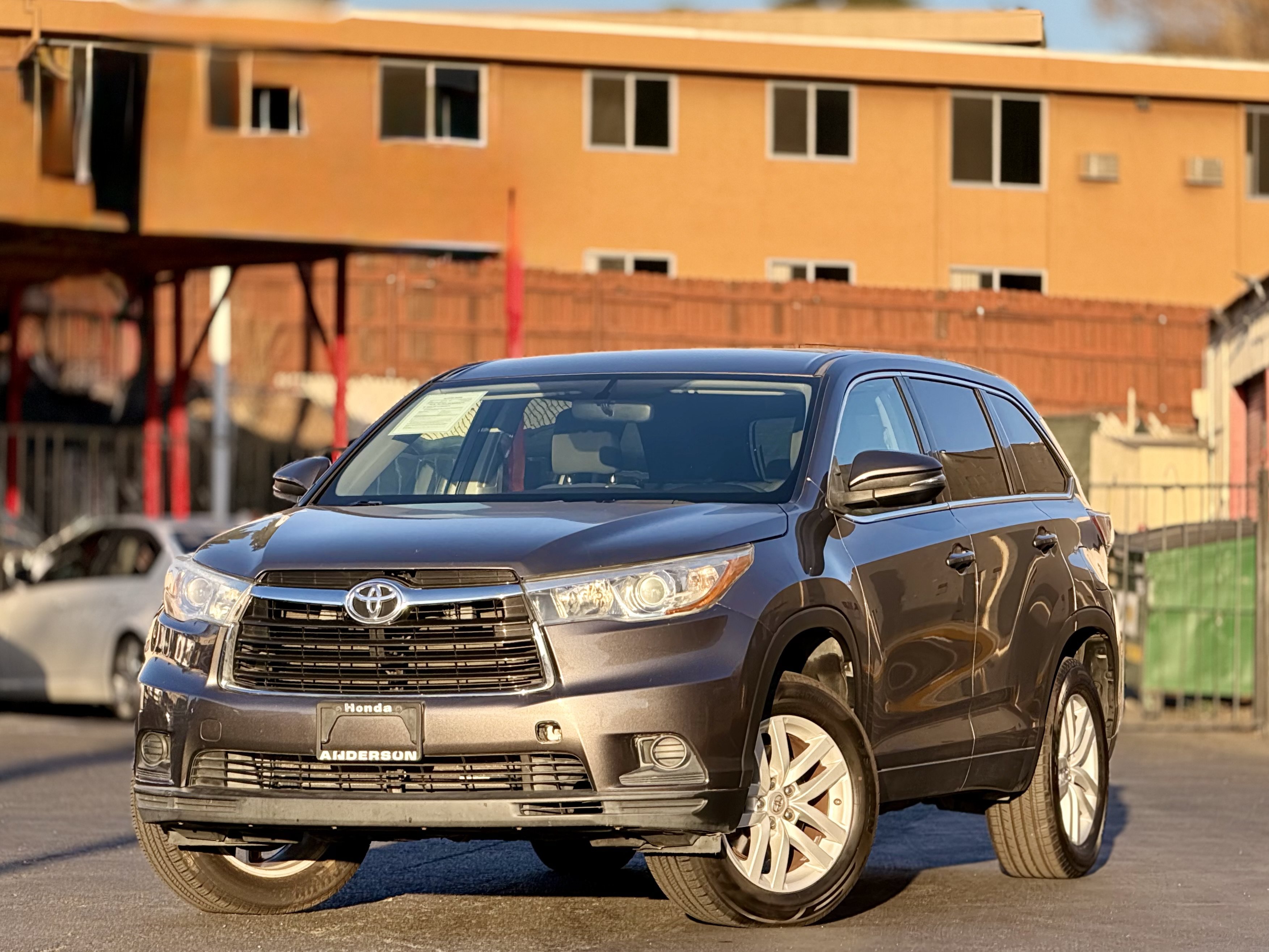 Used 2015 Toyota Highlander LE FWD image 1
