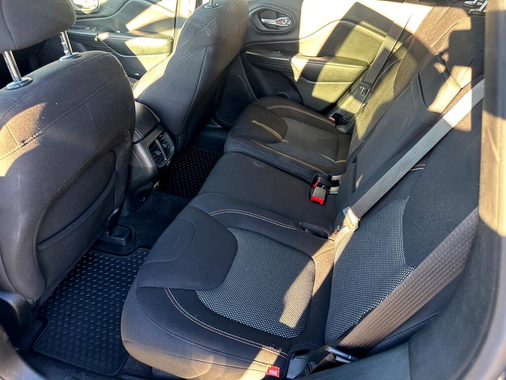 Used 2016 Jeep Cherokee 75th Anniversary image 28