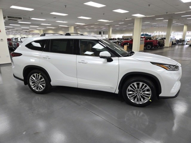 New 2026 Toyota Highlander Platinum image 6