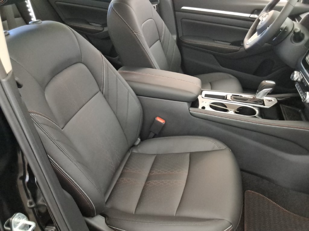 Used 2025 Nissan Altima 2.5 SR w/ SR Premium Package FWD image 16