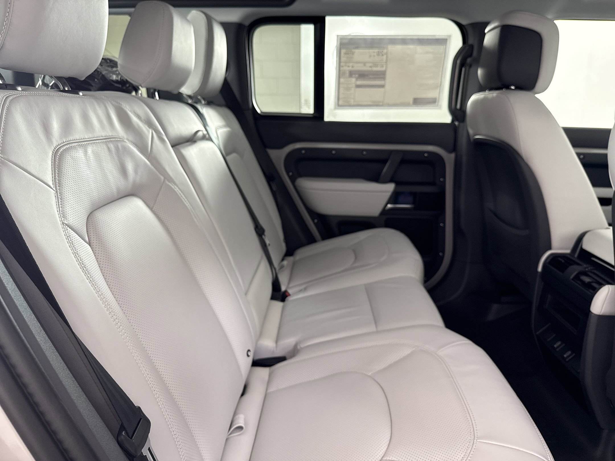 New 2026 Land Rover Defender 110 X-Dynamic SE AWD/4WD image 27