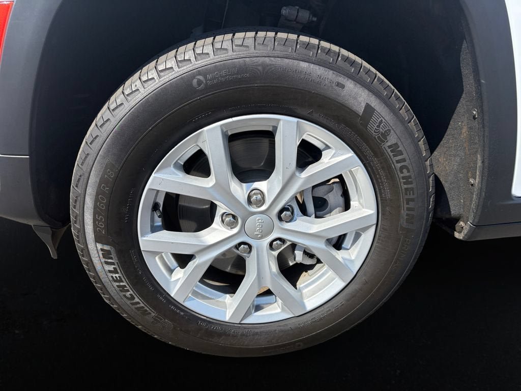 Used 2023 Jeep Grand Cherokee L Limited RWD image 9