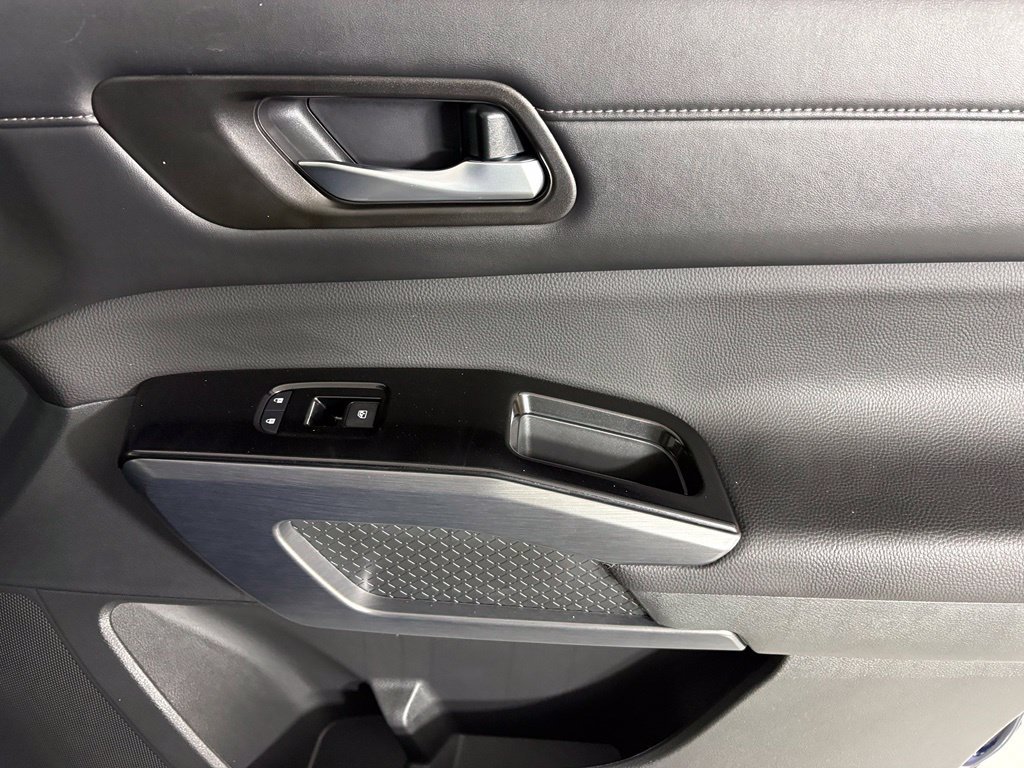 New 2026 Nissan Pathfinder SL FWD image 12