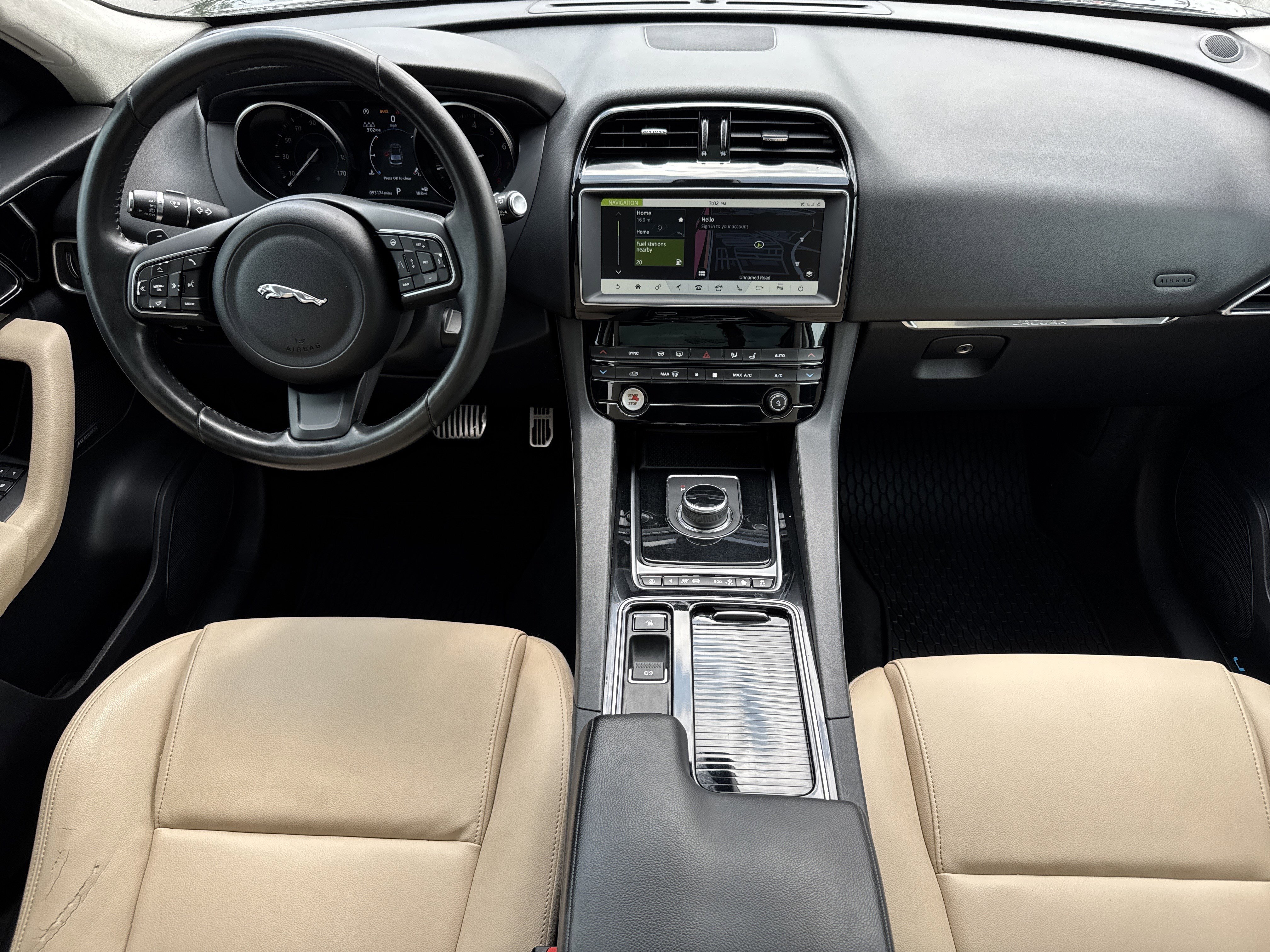 Used 2019 Jaguar F-PACE Premium AWD/4WD image 29