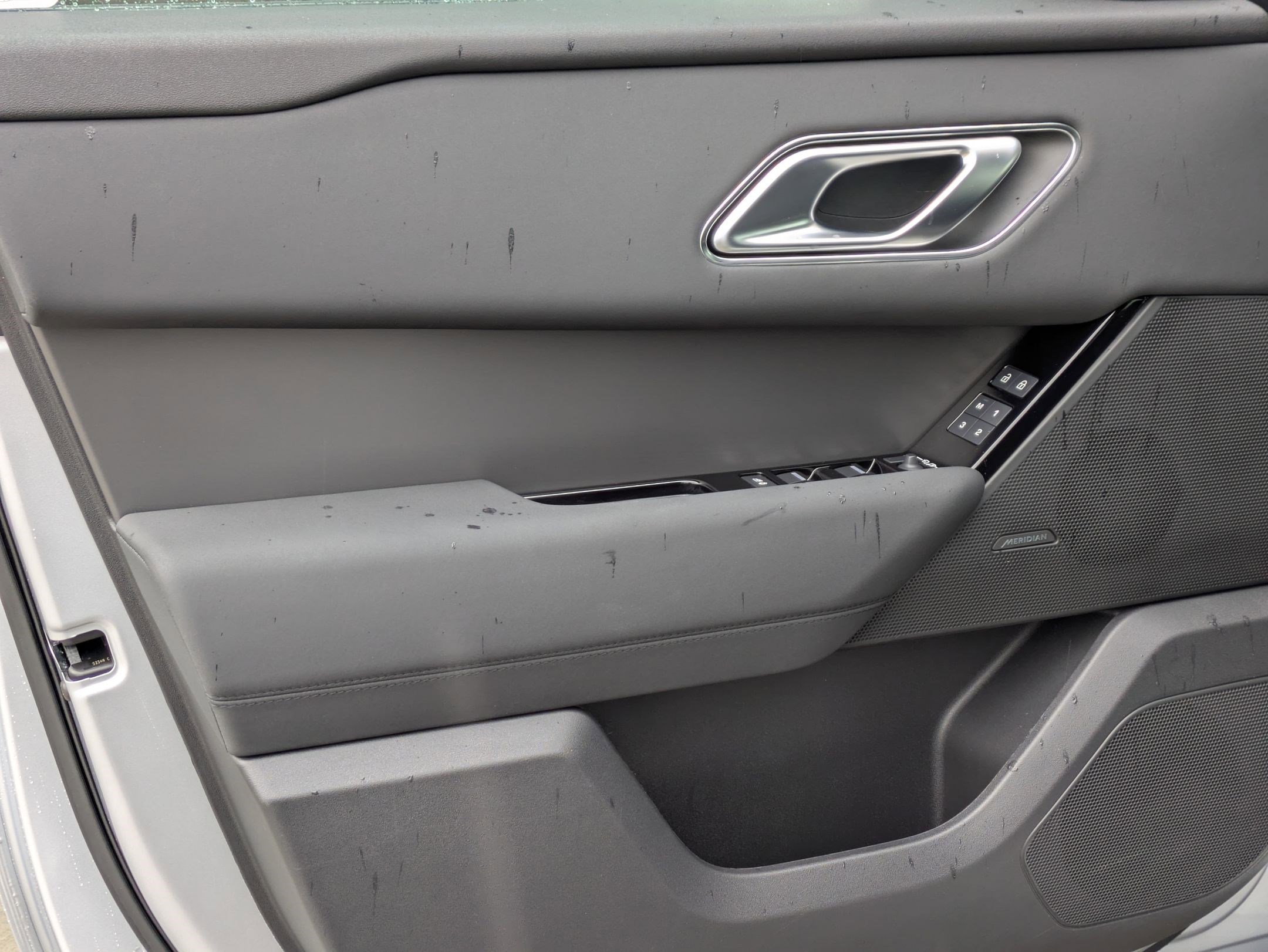 Certified 2025 Land Rover Range Rover Velar Dynamic SE image 12