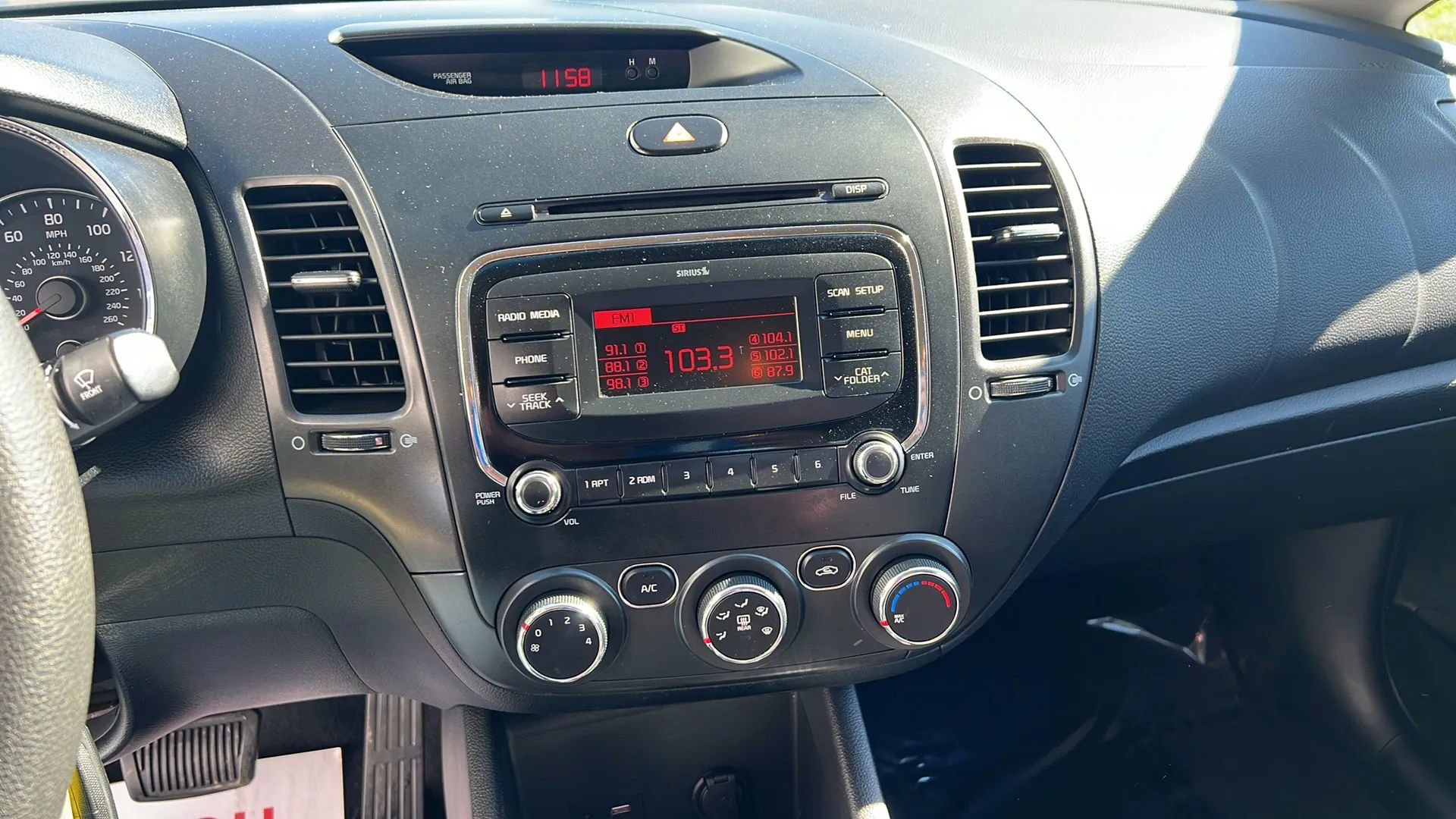 Used 2017 Kia Forte LX image 19