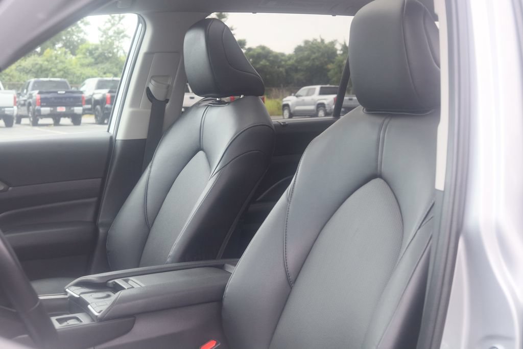 Used 2025 Toyota Grand Highlander AWD image 23