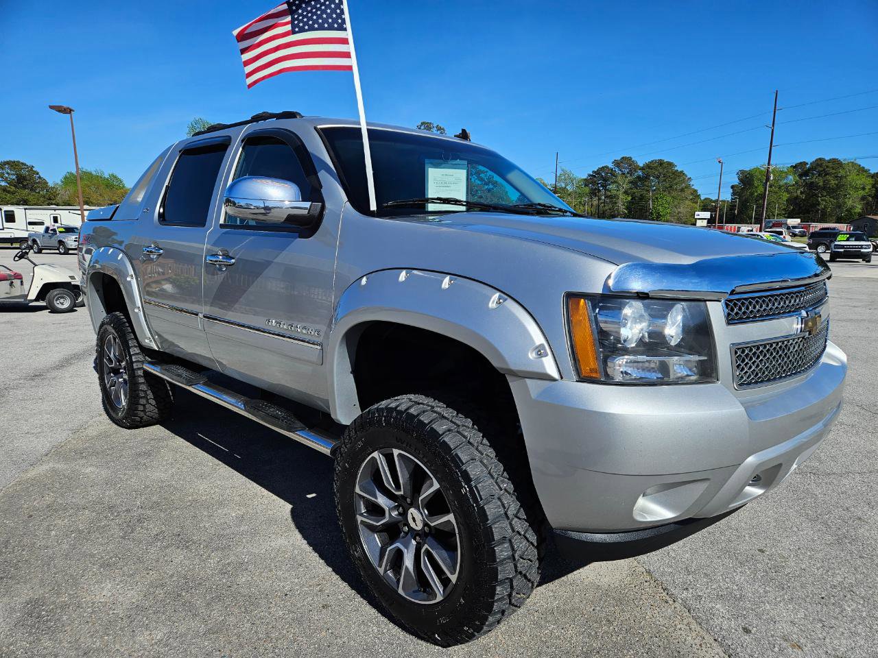 Used 2011 Chevrolet Avalanche LTZ image 8