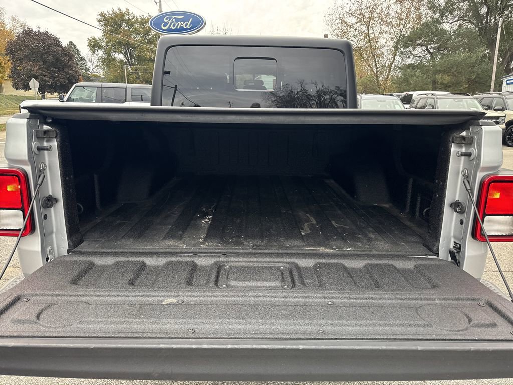 Used 2022 Jeep Gladiator Willys image 9