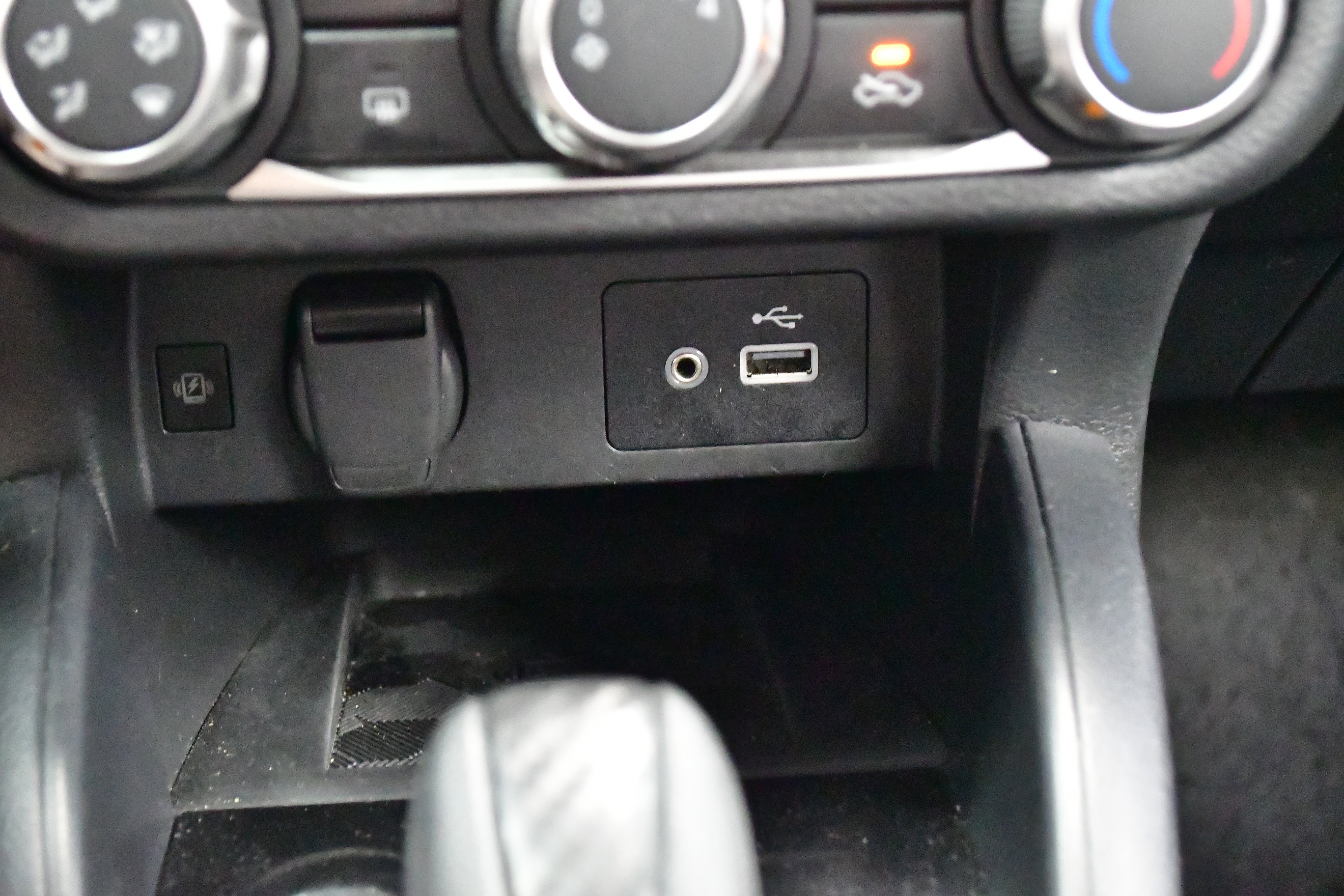 Used 2025 Nissan Versa SV FWD image 29