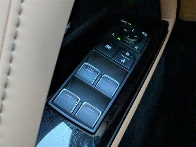 Used 2025 Lexus LX 600 4WD w/ Luxury Package image 25