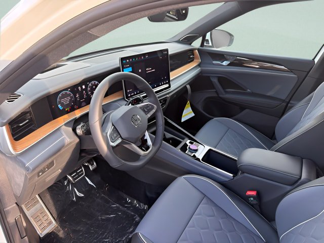 New 2026 Volkswagen Tiguan SEL R-Line AWD/4WD image 4