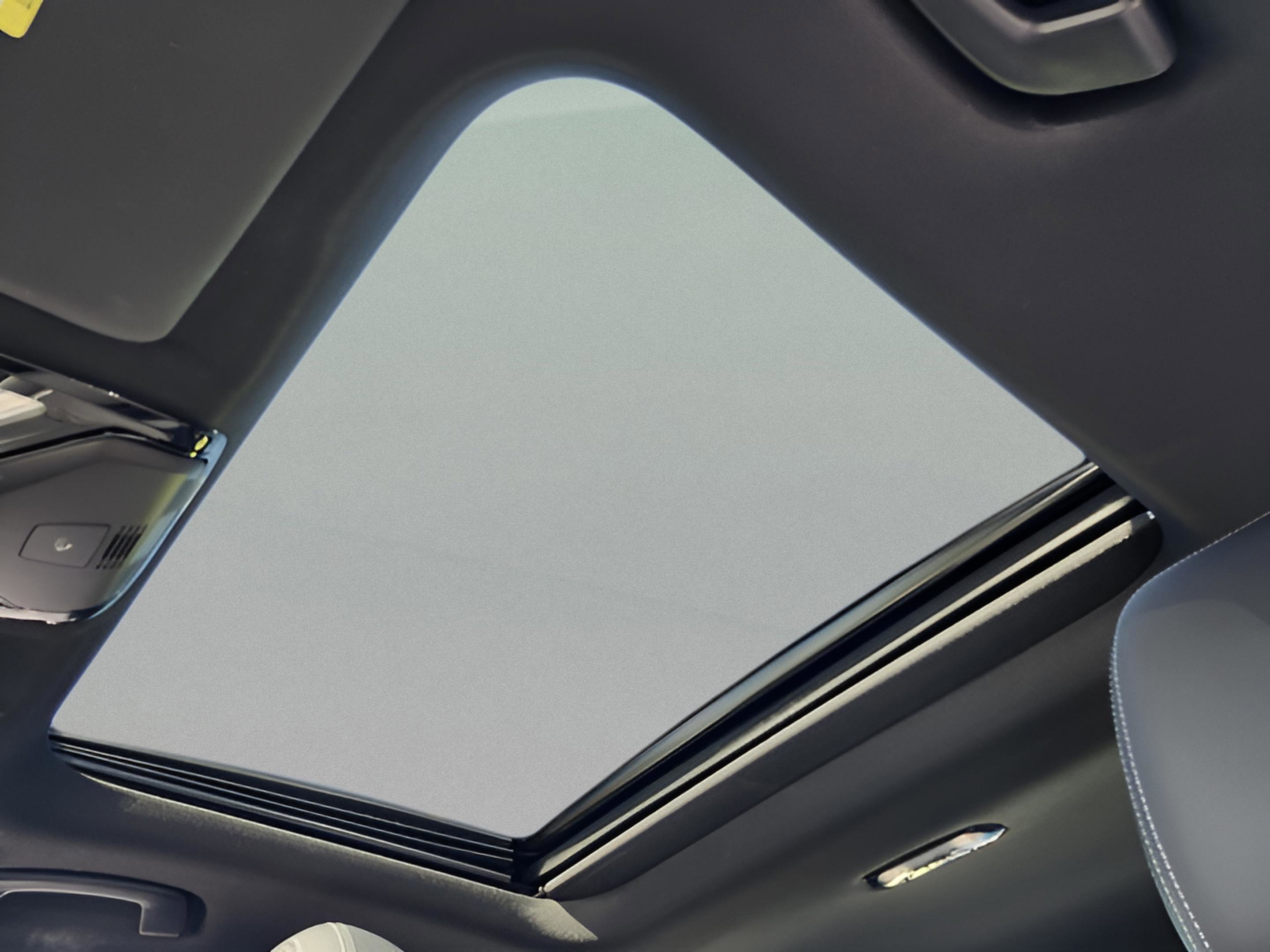 Certified 2023 BMW 330i Sedan w/ Driving Assistance Package image 18