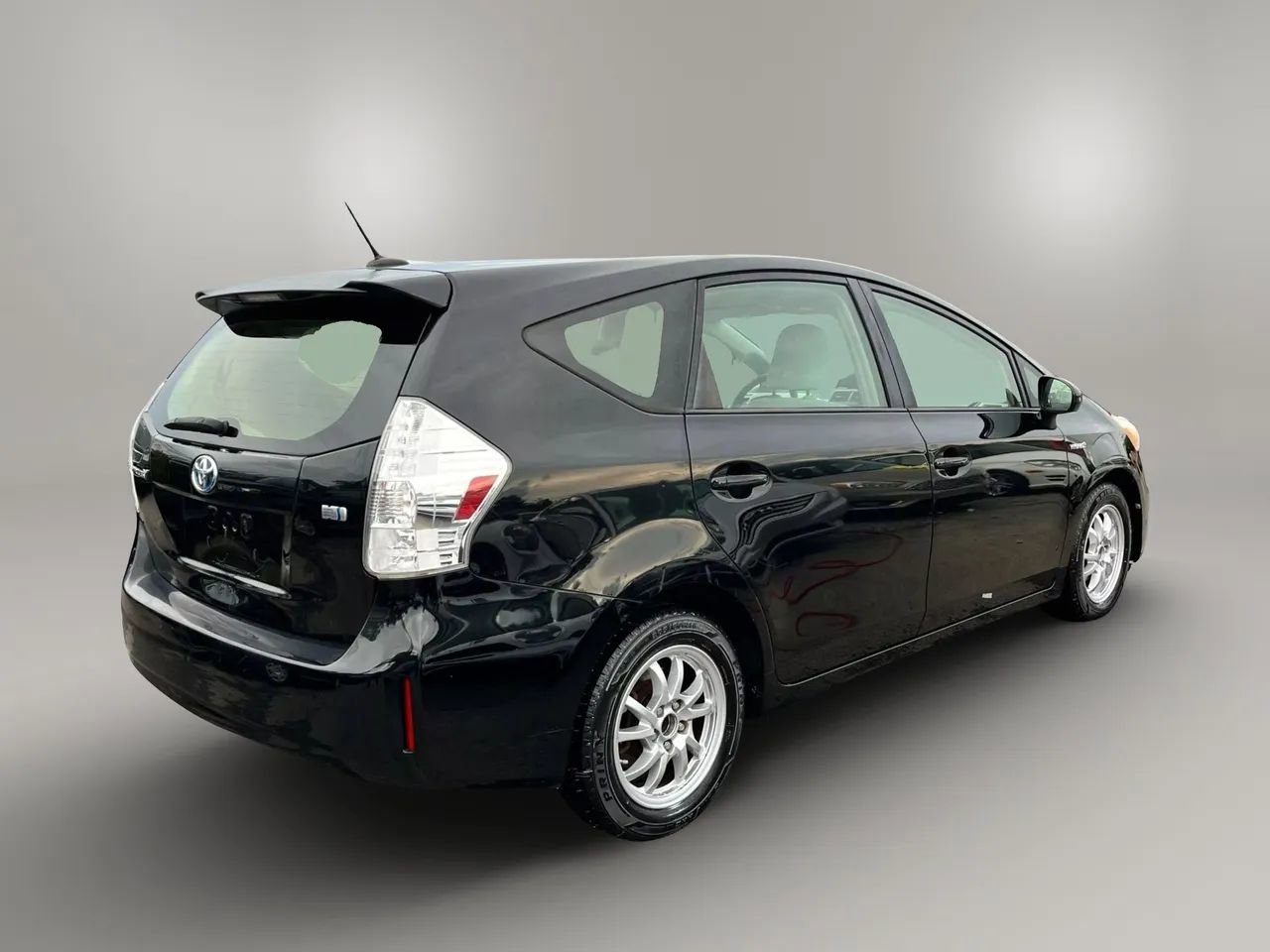 Used 2012 Toyota Prius V Three image 7