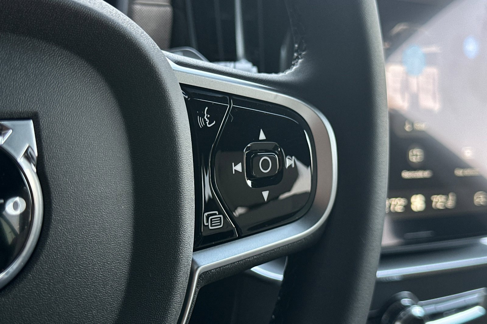 New 2026 Volvo XC90 B6 Plus w/ Protection Package Premier image 30