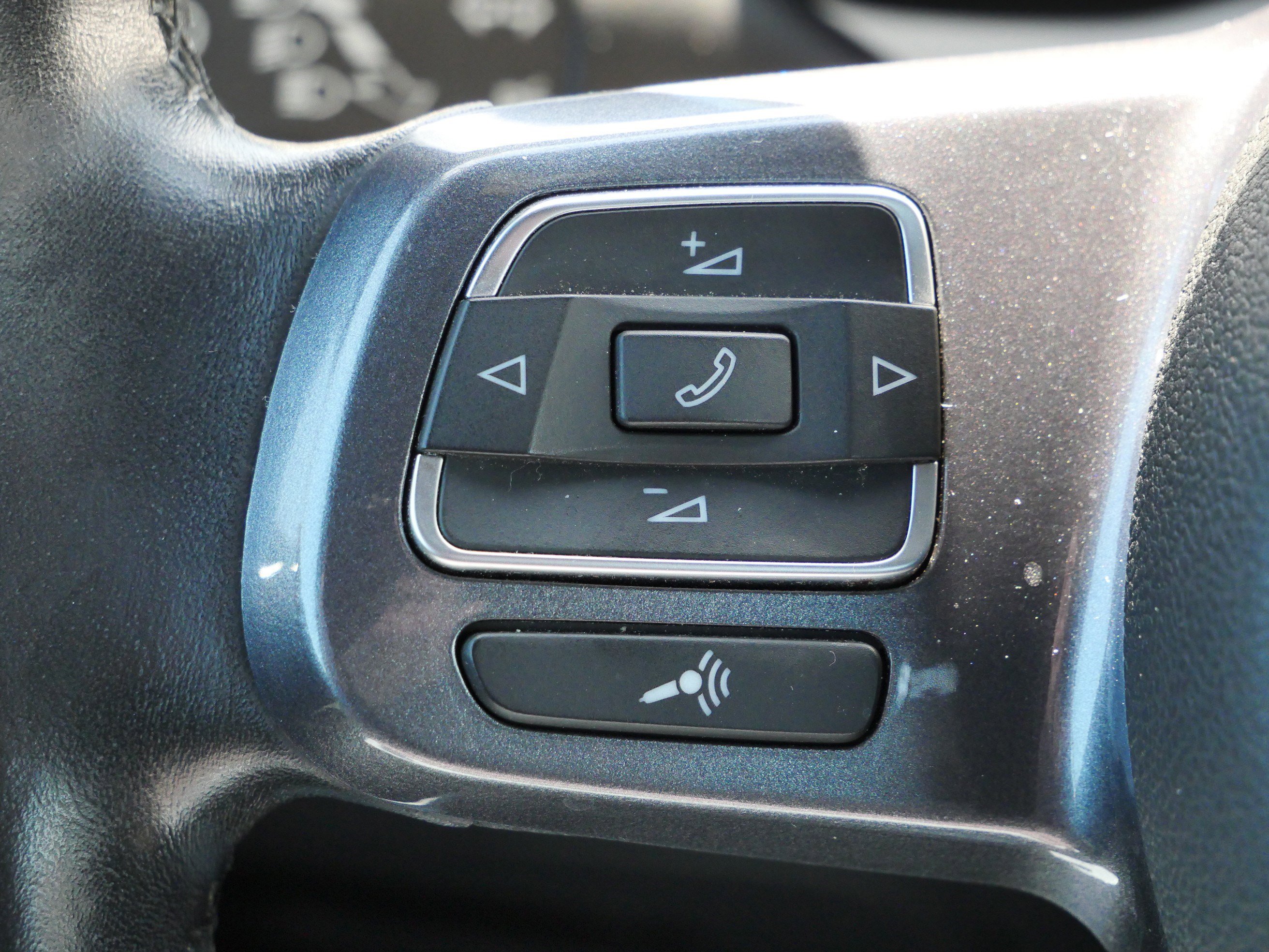 Used 2013 Volkswagen Beetle 2.5 FWD image 32