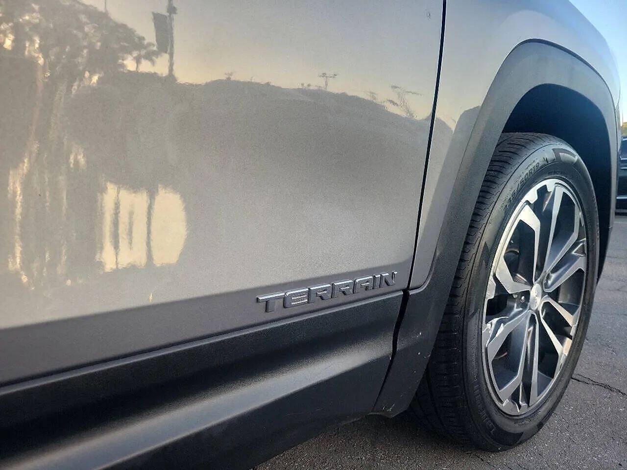 Used 2019 GMC Terrain SLT w/ Preferred Package FWD image 15