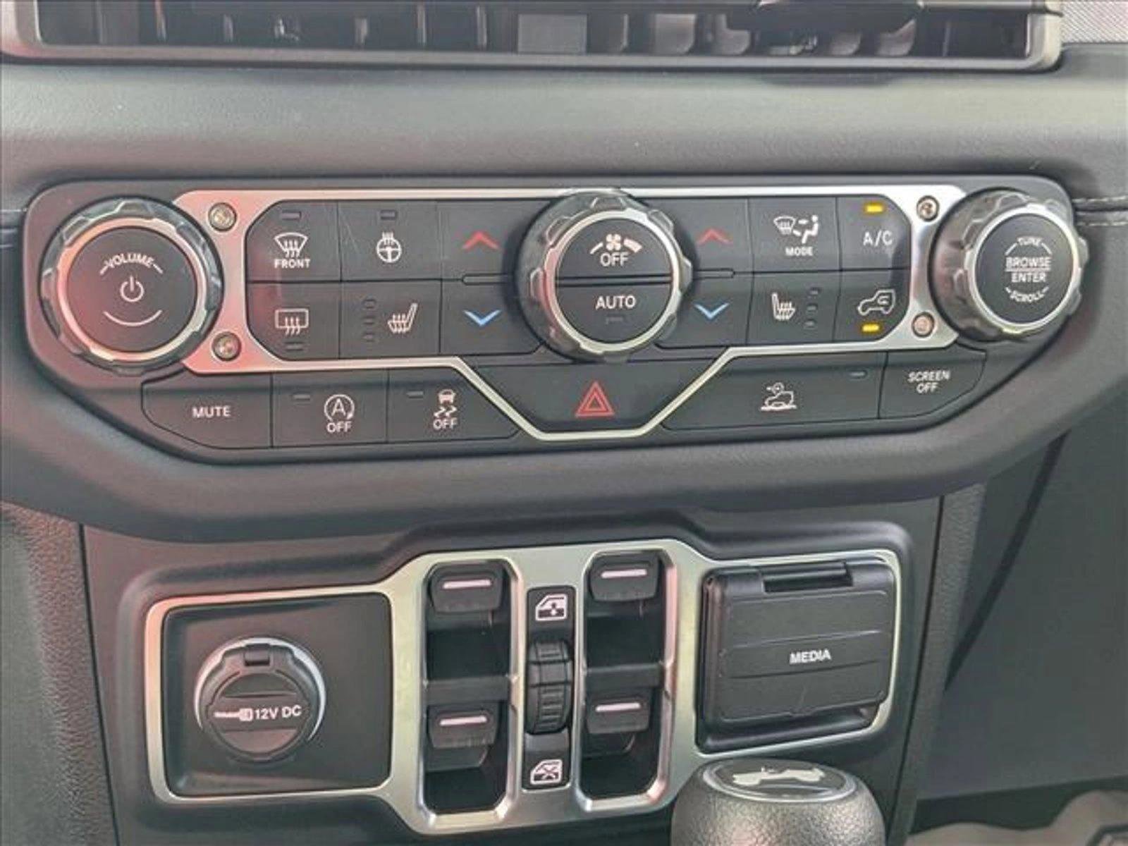 Used 2024 Jeep Wrangler Unlimited Sahara AWD/4WD image 11