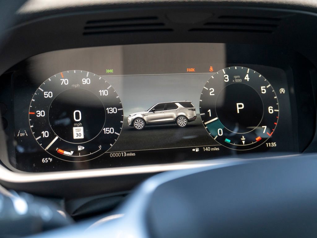 New 2025 Land Rover Discovery Dynamic SE image 13