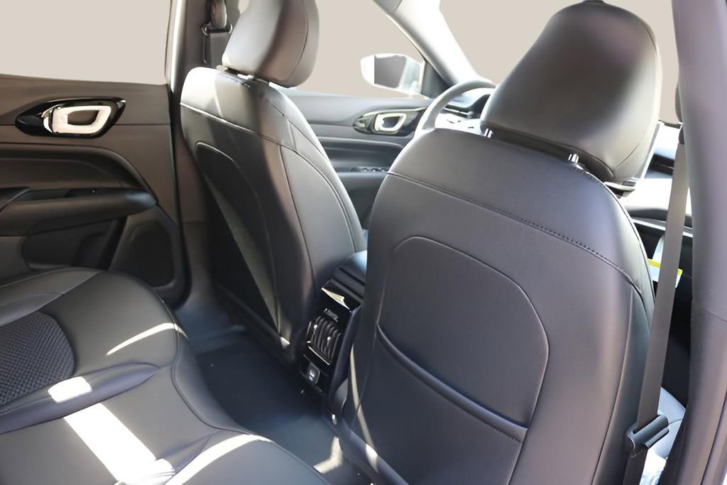 New 2026 Jeep Compass Latitude AWD/4WD image 18
