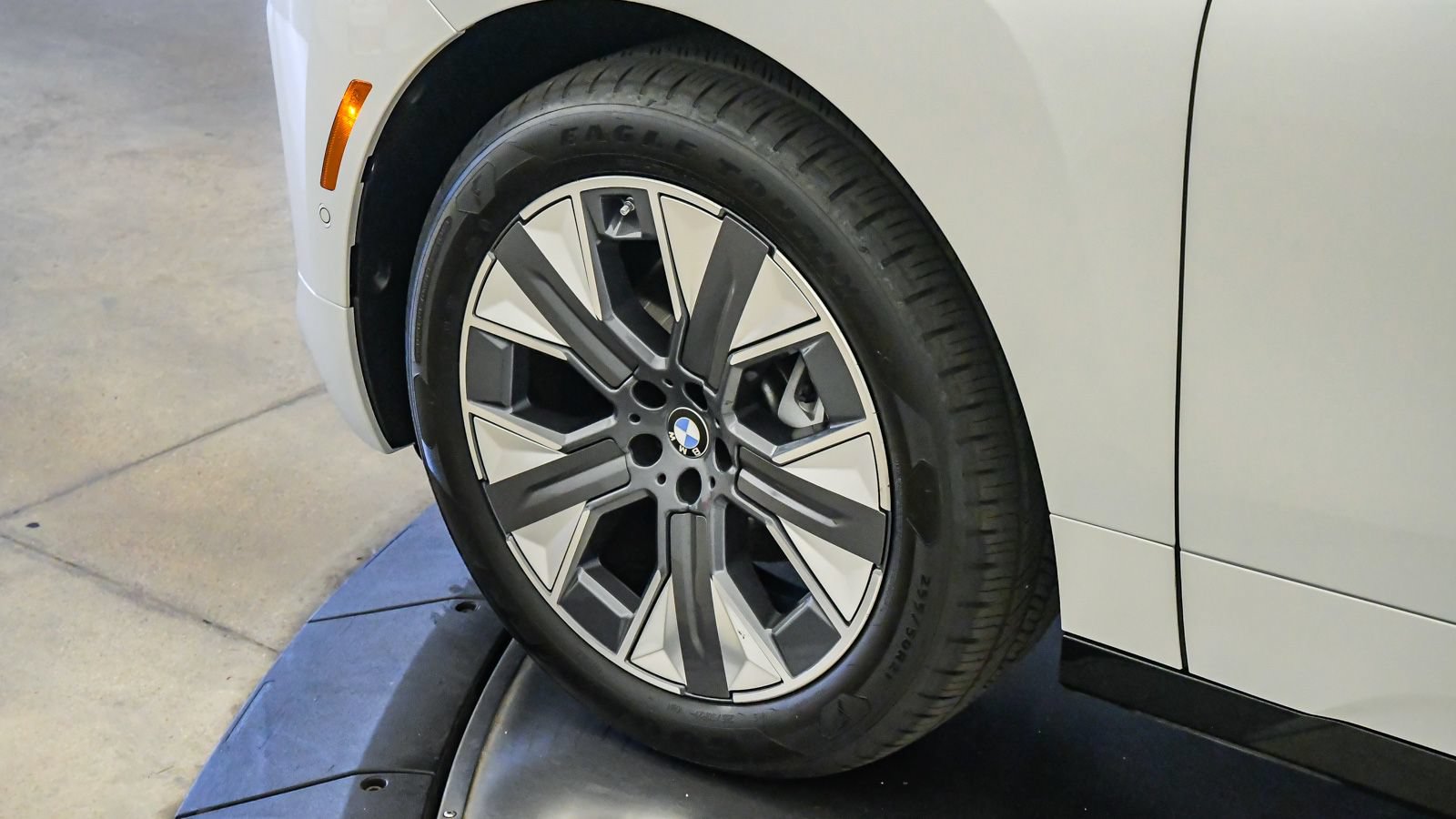 Used 2026 BMW iX xDrive60 AWD/4WD image 10