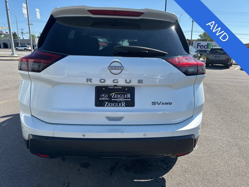 Used 2024 Nissan Rogue SV AWD/4WD image 5