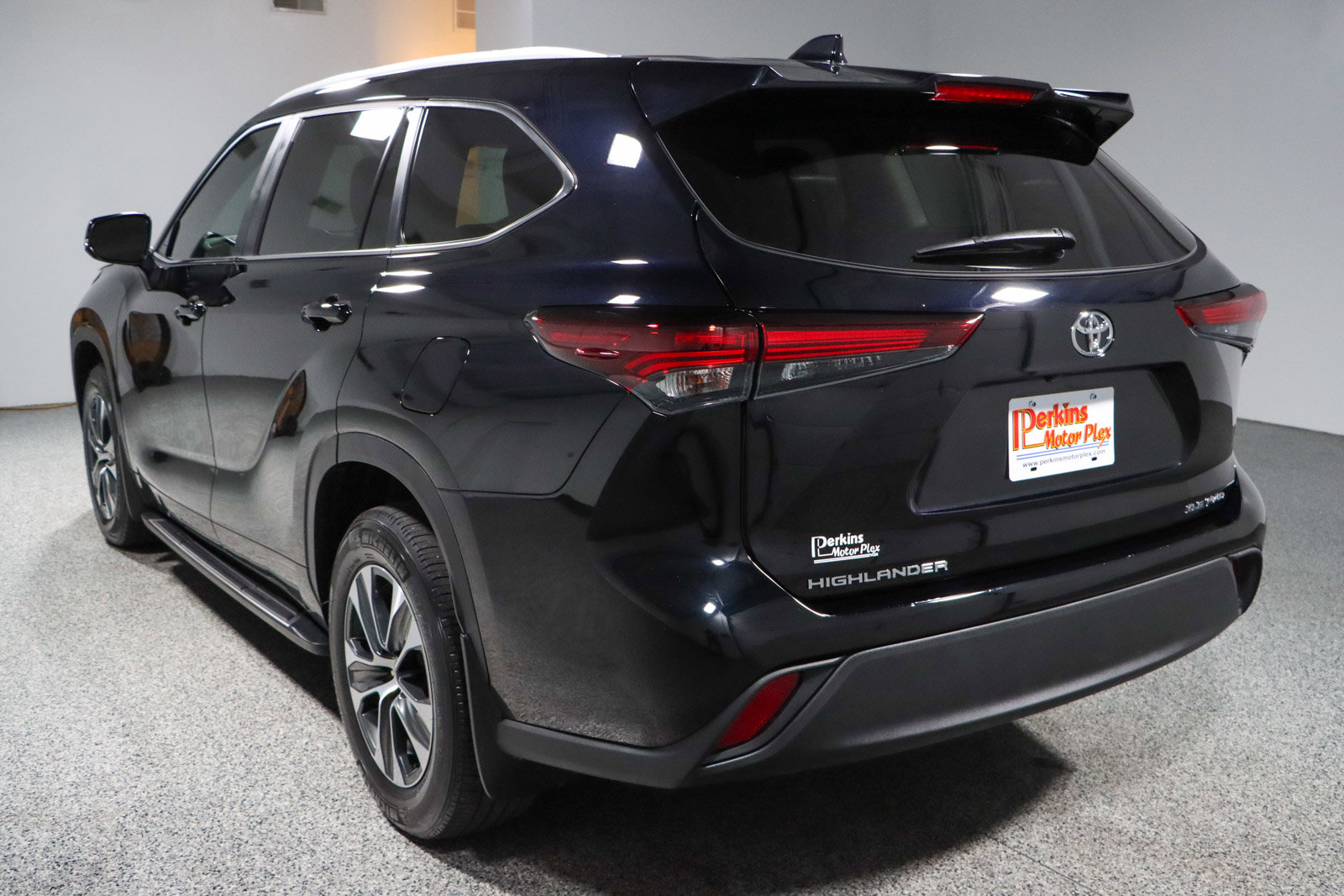 Used 2024 Toyota Highlander XLE image 9