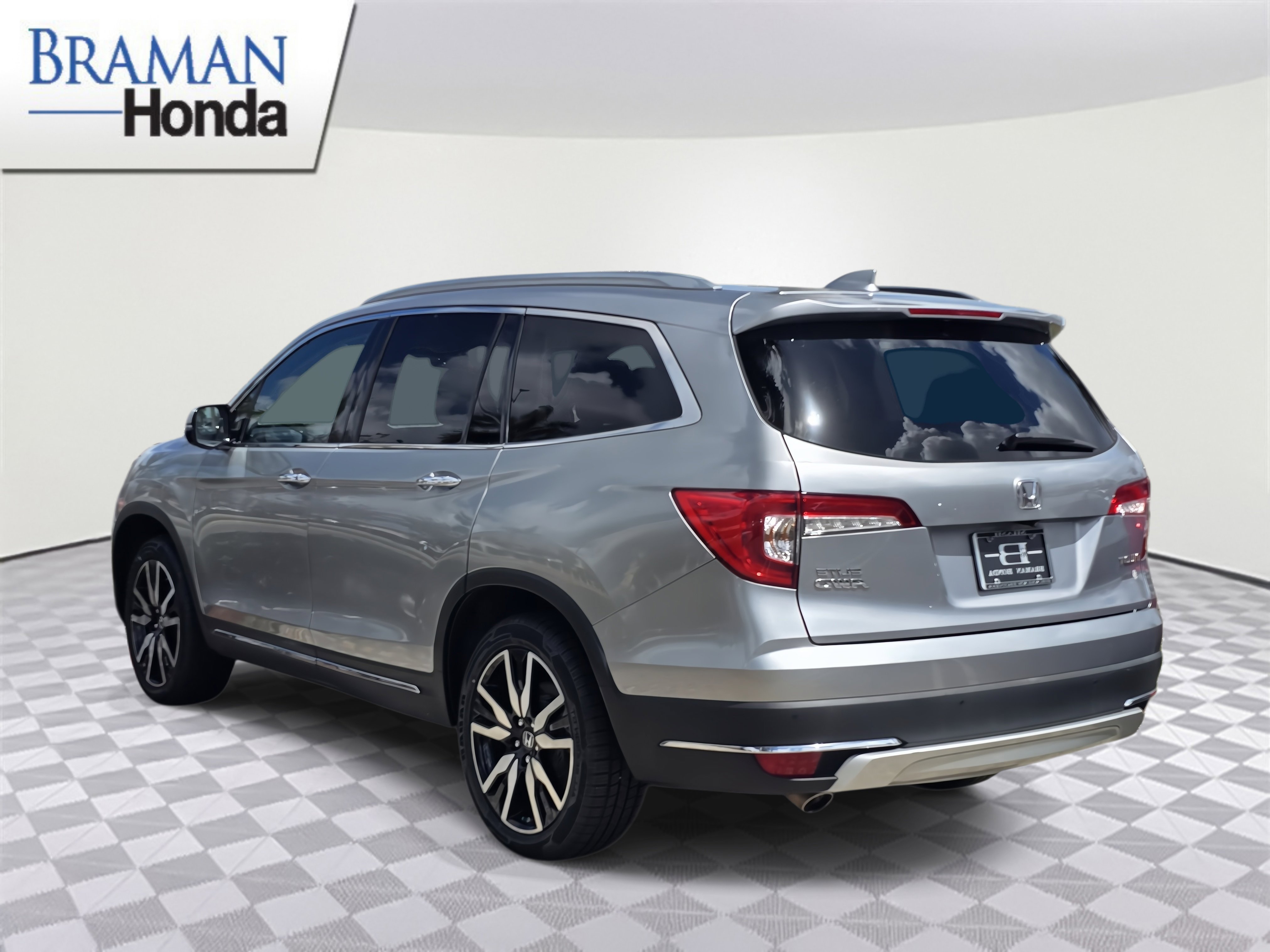 Certified 2019 Honda Pilot Elite image 4