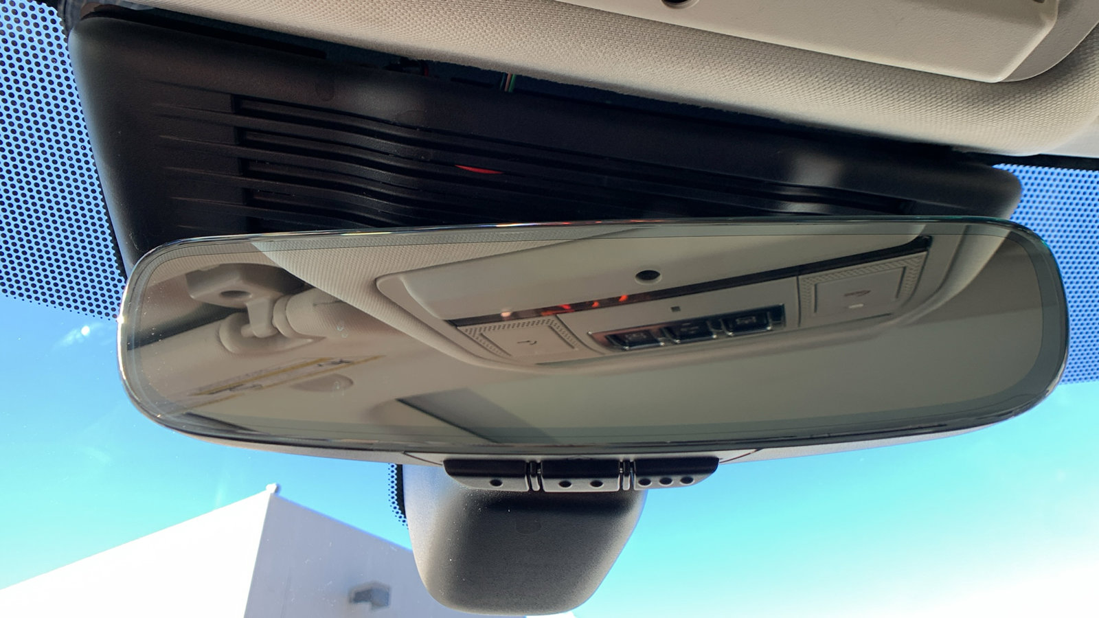 Used 2024 Land Rover Discovery S image 19