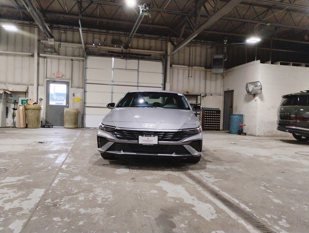 Used 2025 Hyundai Elantra Sport image 8