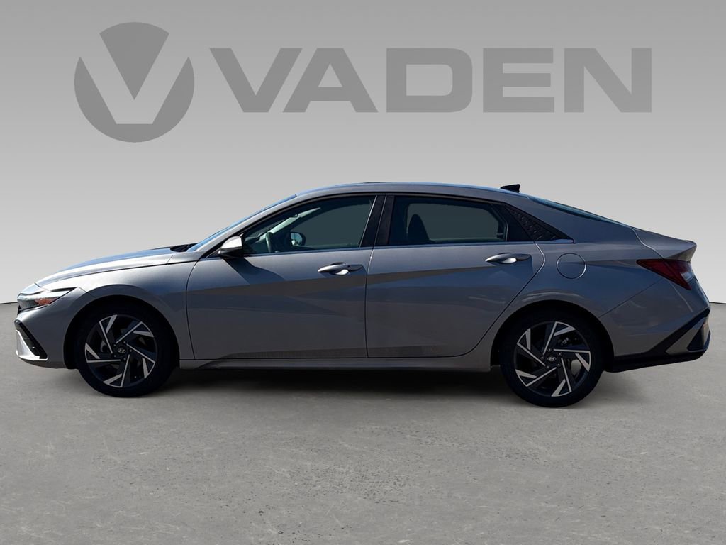 Used 2025 Hyundai Elantra SEL image 9