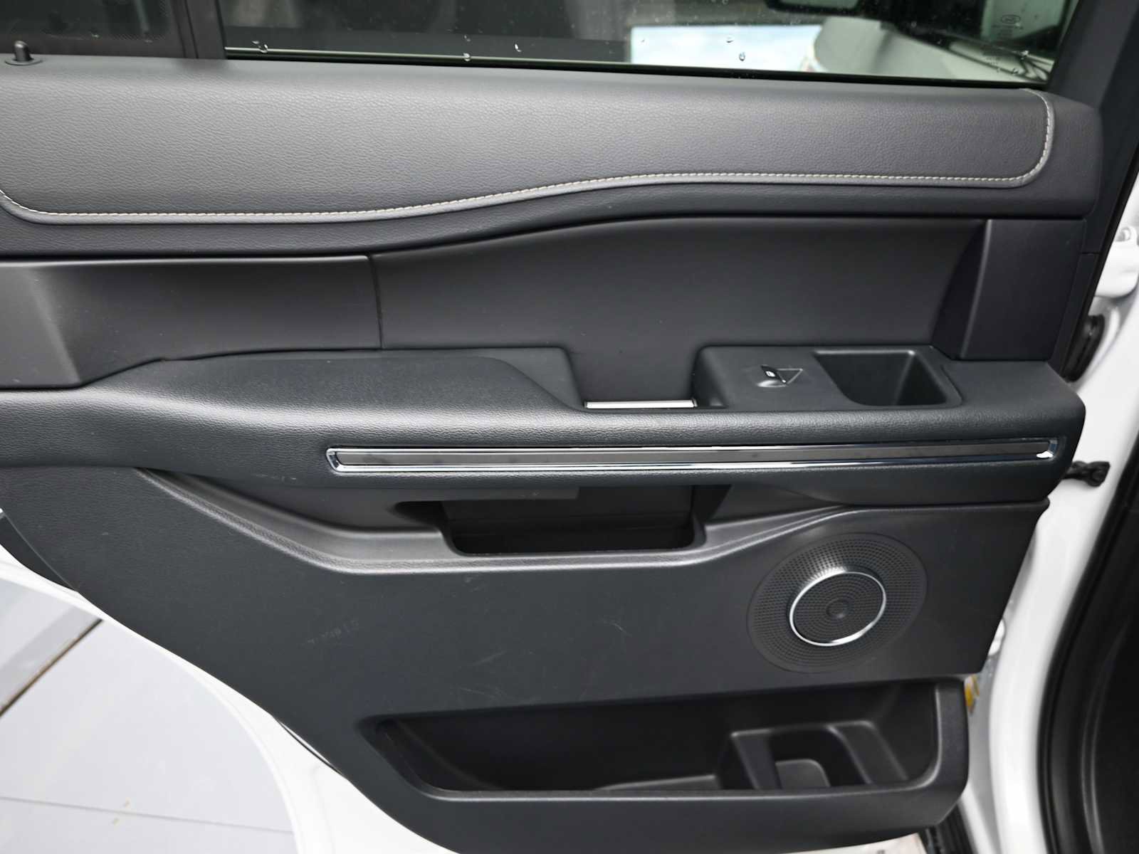 Used 2024 Ford Expedition XLT image 16