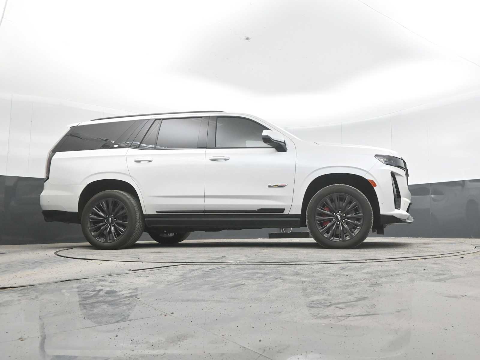 Used 2024 Cadillac Escalade V w/ LPO, ONYX Package AWD/4WD image 29