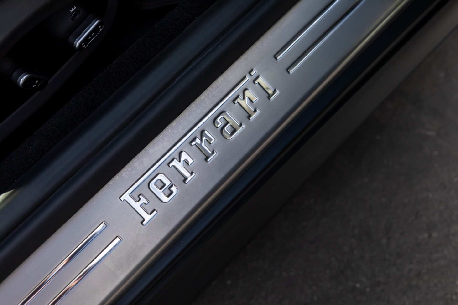 Used 2018 Ferrari GTC4Lusso T RWD image 39