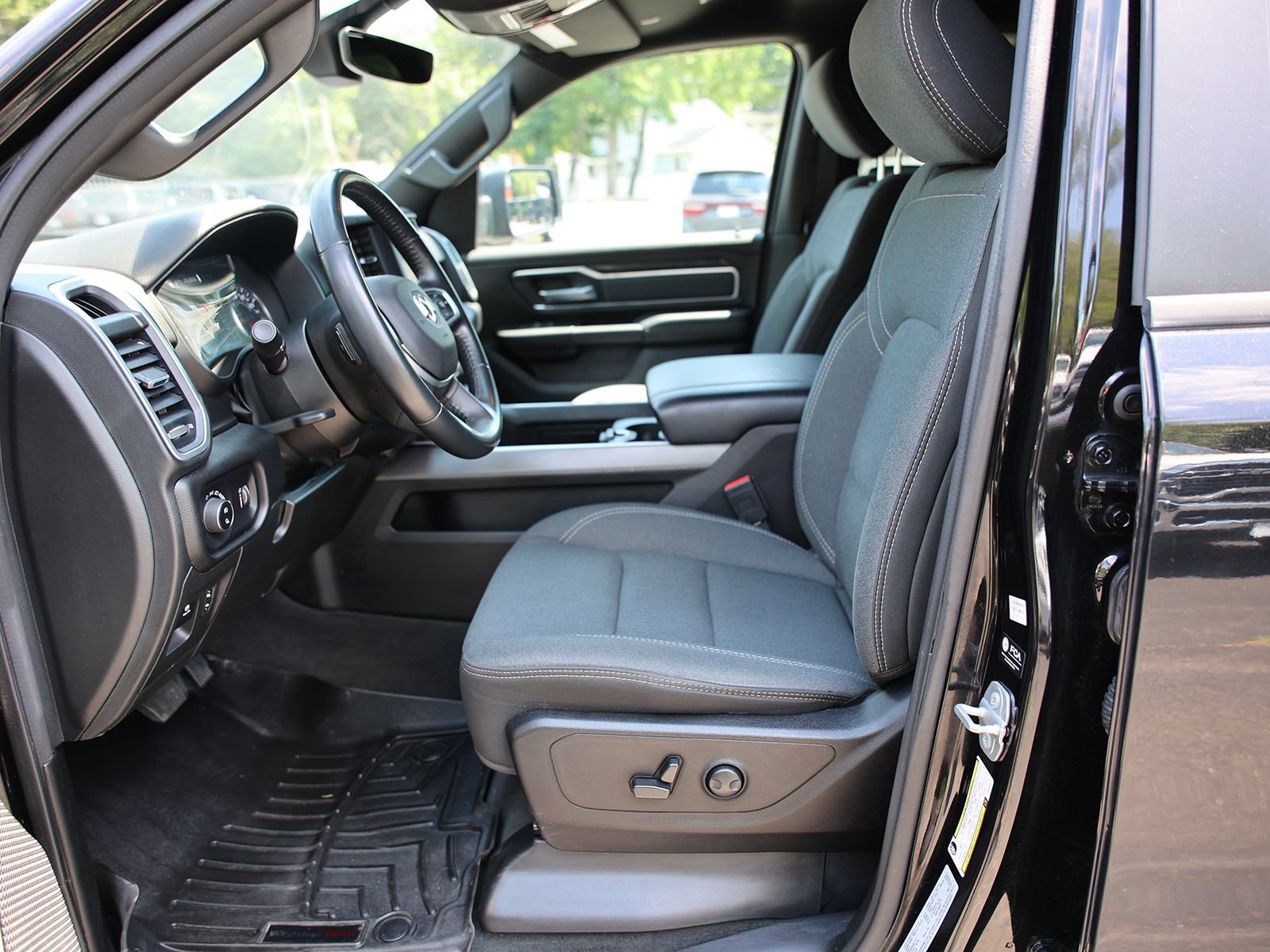 Used 2022 RAM 1500 Big Horn AWD/4WD image 22