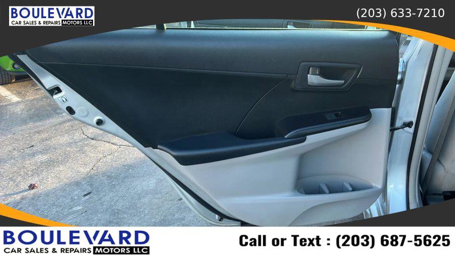 Used 2012 Toyota Camry L image 21