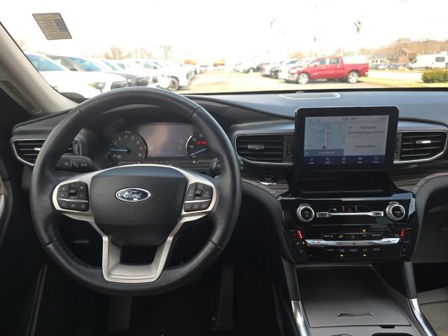 Used 2023 Ford Explorer Limited AWD/4WD image 12