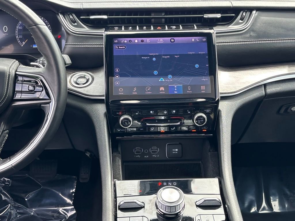 Used 2022 Jeep Grand Cherokee Overland w/ Luxury Tech Group IV AWD/4WD image 19