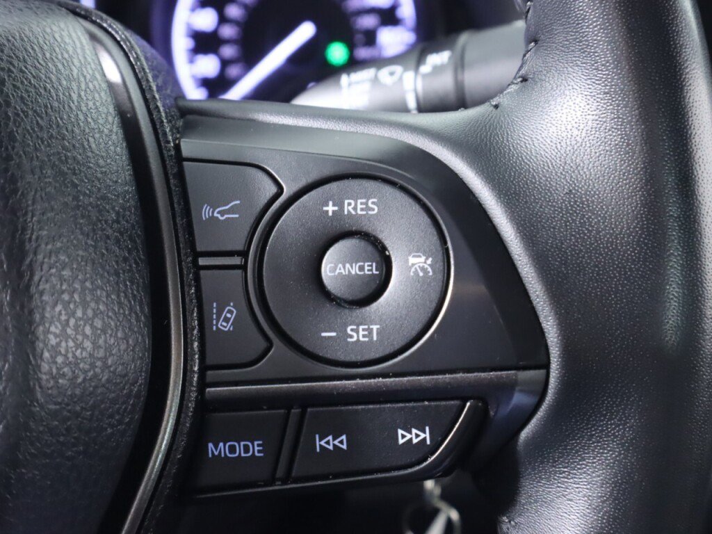 Used 2022 Toyota Camry SE FWD image 13