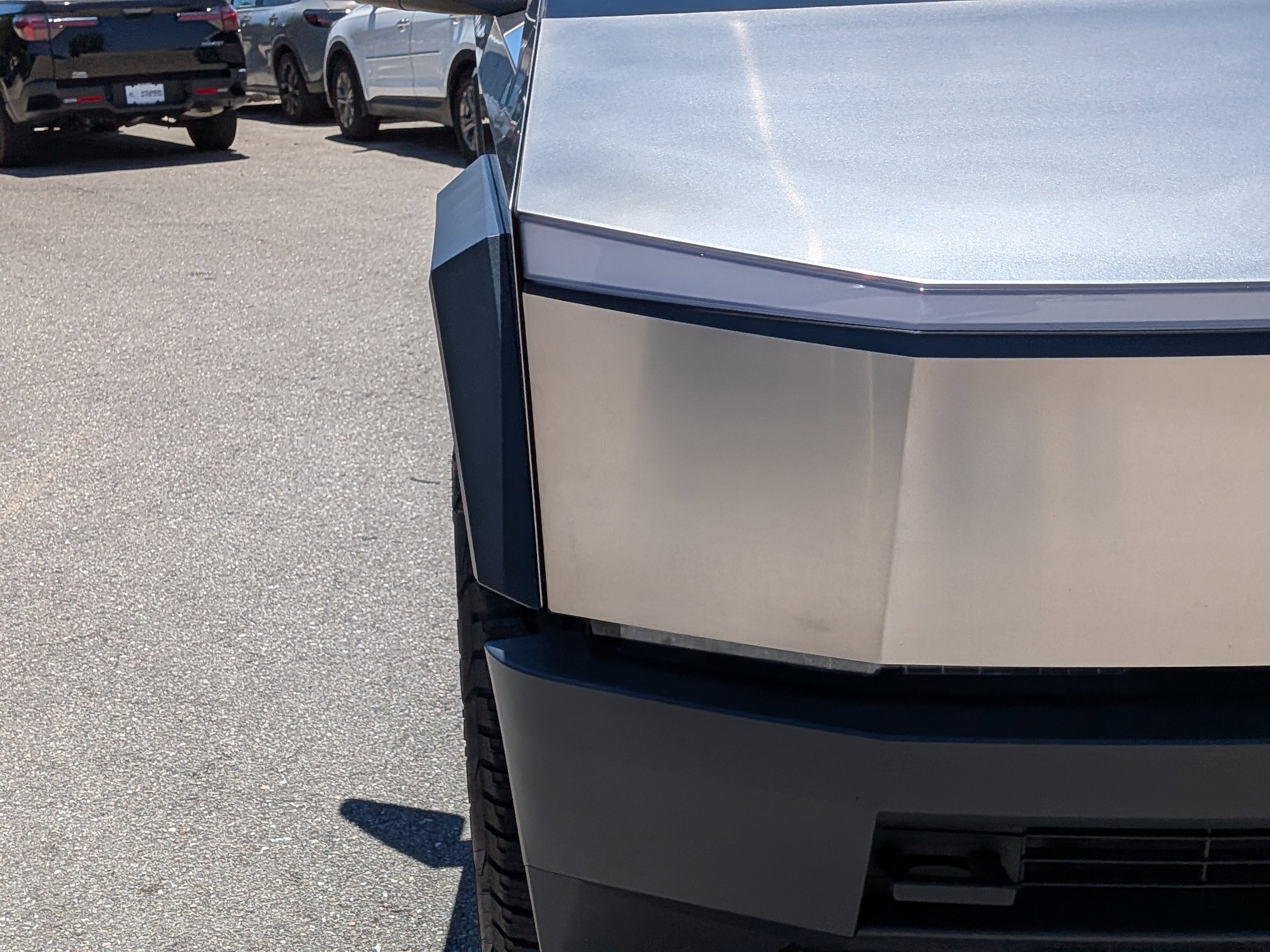 Used 2025 Tesla Cybertruck AWD Crew Cab image 10