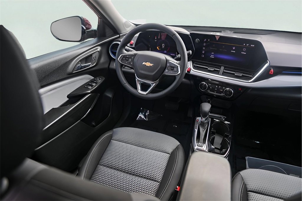 Used 2024 Chevrolet Trax LT w/ Driver Confidence Package image 28