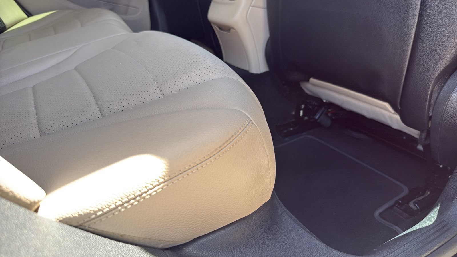 Used 2017 Mercedes-Benz C 300 Sedan image 23